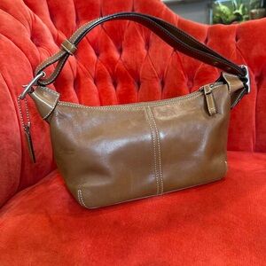 Vintage early 2000s Coach light tan brown leather w/ silver tone hardware 9564